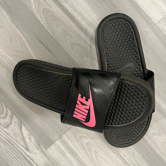 Nike Black Slides with Pink Logo - Picture 3 of 3